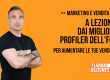 Una persona con braccia conserte su sfondo arancione; testo su marketing e vendita visibile.