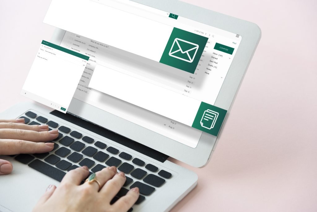 Scrittura di una email