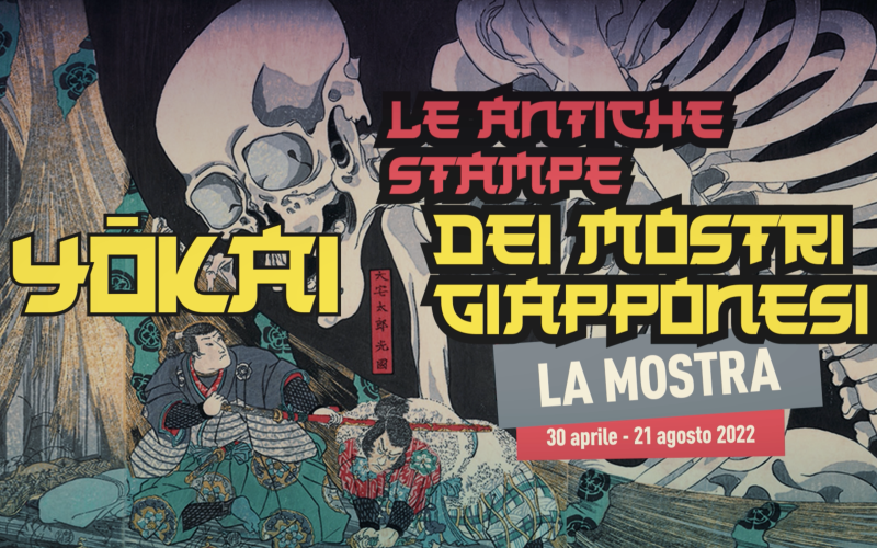 Poster di mostra su yōkai giapponesi con uomo e scheletro gigante, date 30 aprile - 21 agosto 2022.